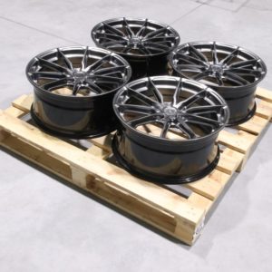 Wheel set JR37 19x8,5 ET42 / 19x8,5 ET40 5x108 Hyper Black