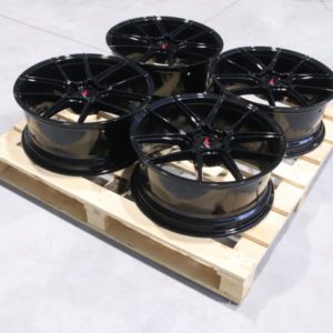 Wheel set JR30 20x8,5 ET35 / 20x8,5 ET30 5x112 Gloss Black