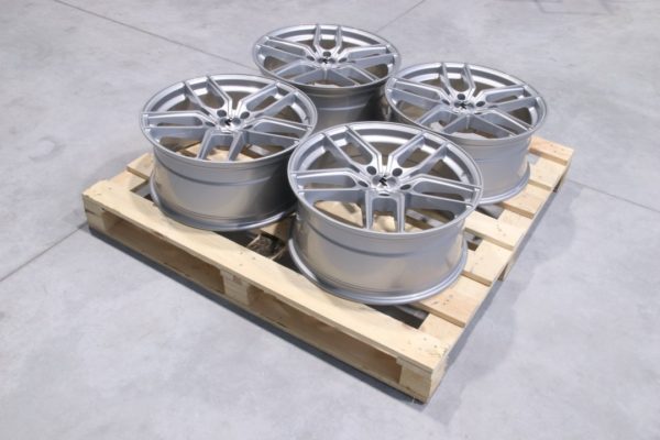 Wheel set JR25 19x8,5 ET35 / 19x8,5 ET33 5x120 Gloss Silver