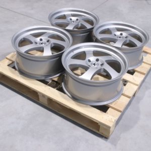 Wheel set JR15 19x8,5 ET40 / 19x8,5 ET35 5x112 Gloss Silver
