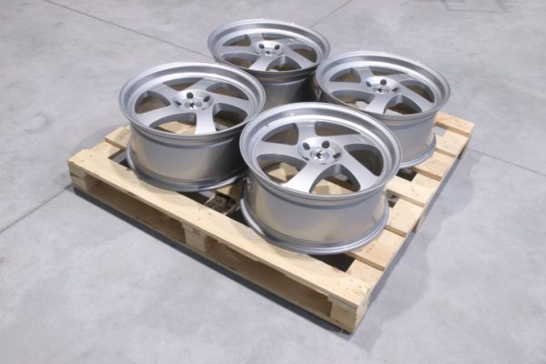 Wheel set JR15 19x8,5 ET40 / 19x8,5 ET35 5x112 Gloss Silver