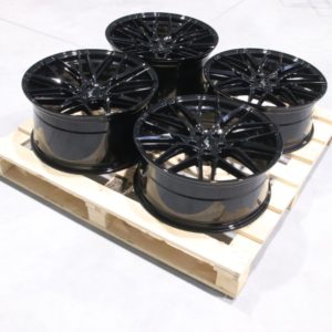 Wheel set JR28 20x8,5 ET35 / 20x10 ET40 5x112 Gloss Black