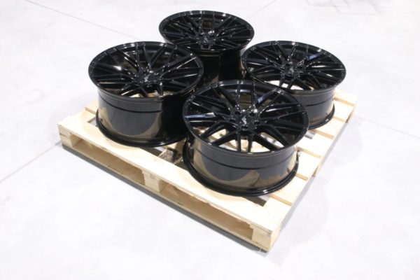 Wheel set JR28 20x8,5 ET35 / 20x10 ET40 5x112 Gloss Black