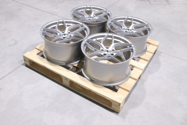 Wheel set JR35 19x9,5 ET20 5x120 Gloss Silver