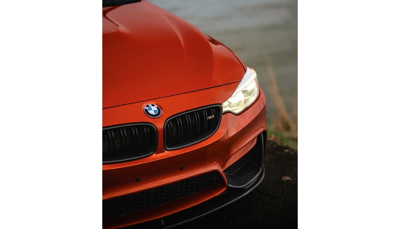 BMW rekisterikilven pidike