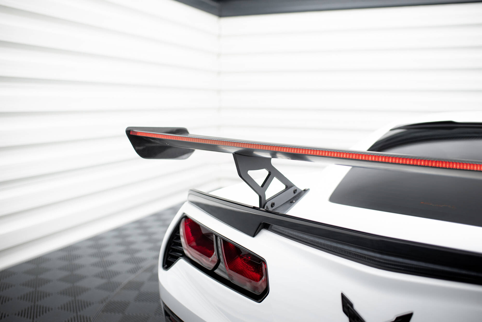 Hiilikuituspoileri, Internal Brackets Uprights + LED Chevrolet Corvette Stingray / Grand Sport C7, Maxton-4
