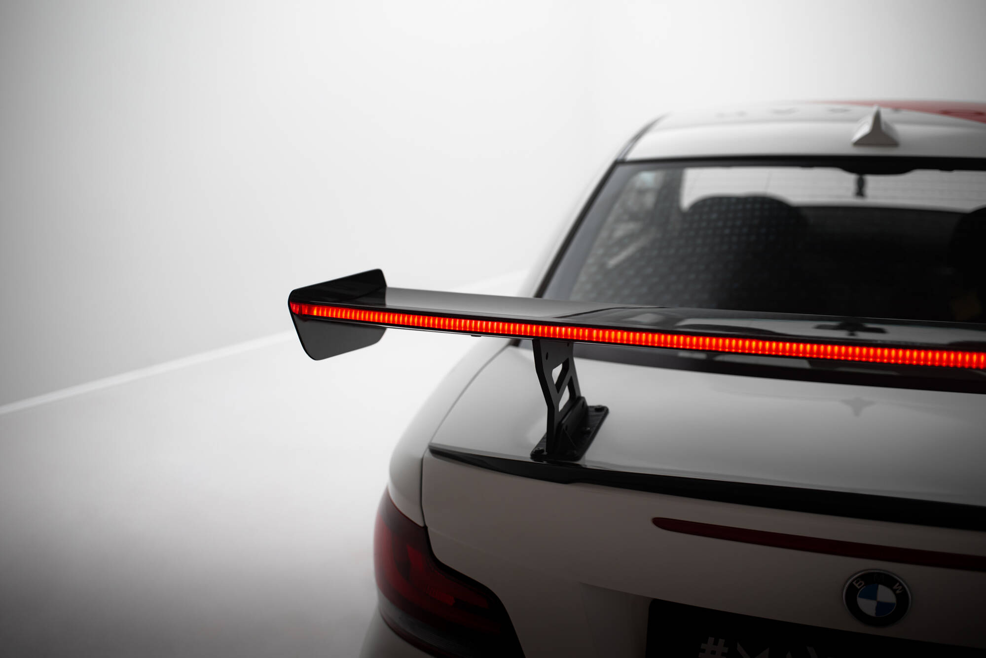 Hiilikuituspoileri, Internal Brackets (V2) + LED BMW 1 M E82, Maxton-5