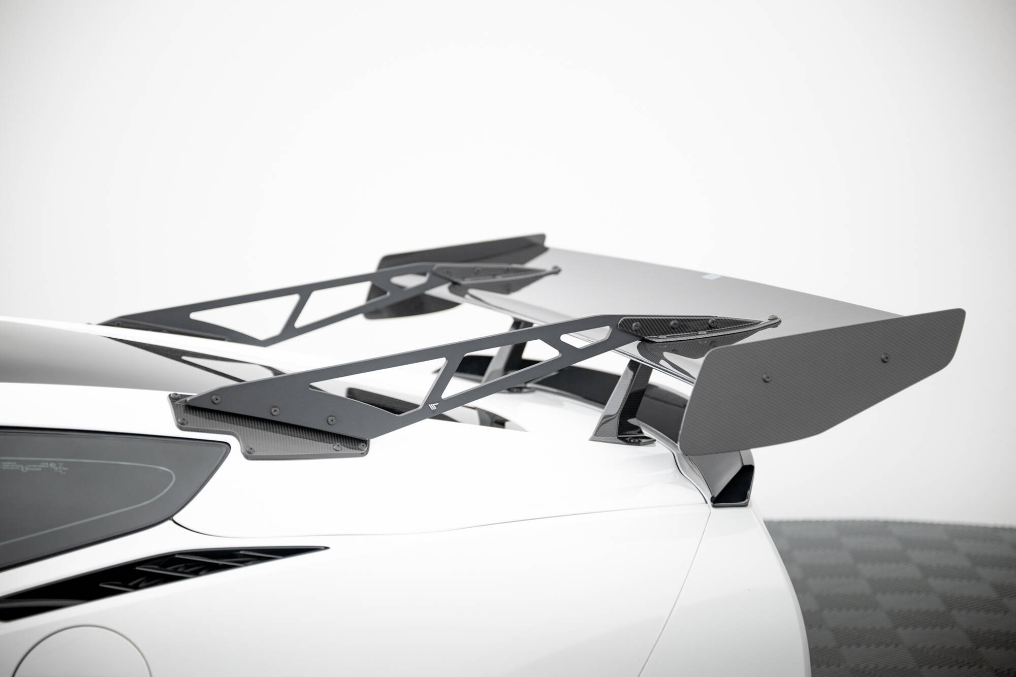 Hiilikuituspoileri, Upper Swan Mounting Chevrolet Corvette Stingray / Grand Sport C7, Maxton-2