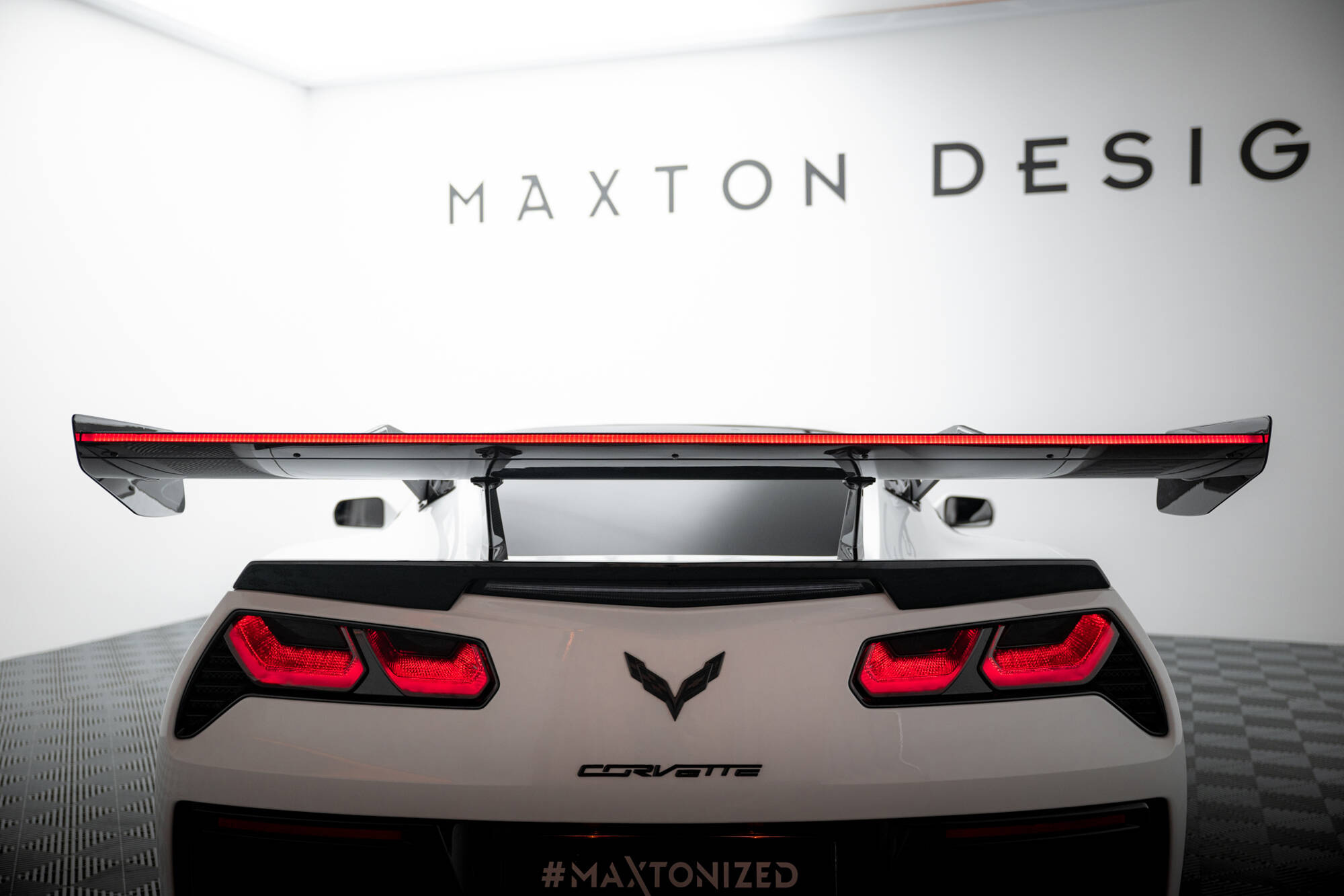 Hiilikuituspoileri, Upper Swan Mounting + LED Chevrolet Corvette Stingray / Grand Sport C7, Maxton