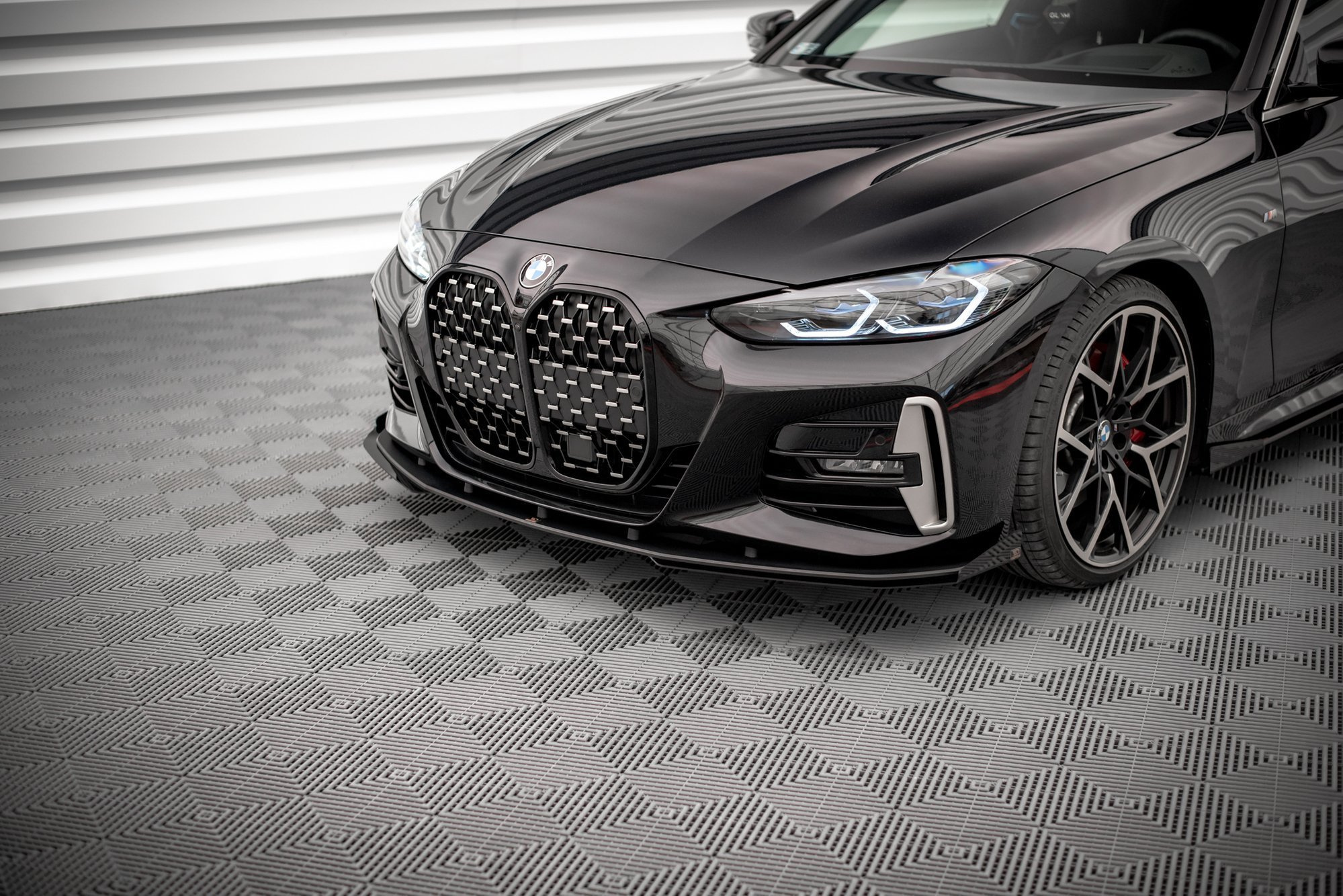 Etulipat BMW 4 M-Pack / M440i G22 / G23, Maxton