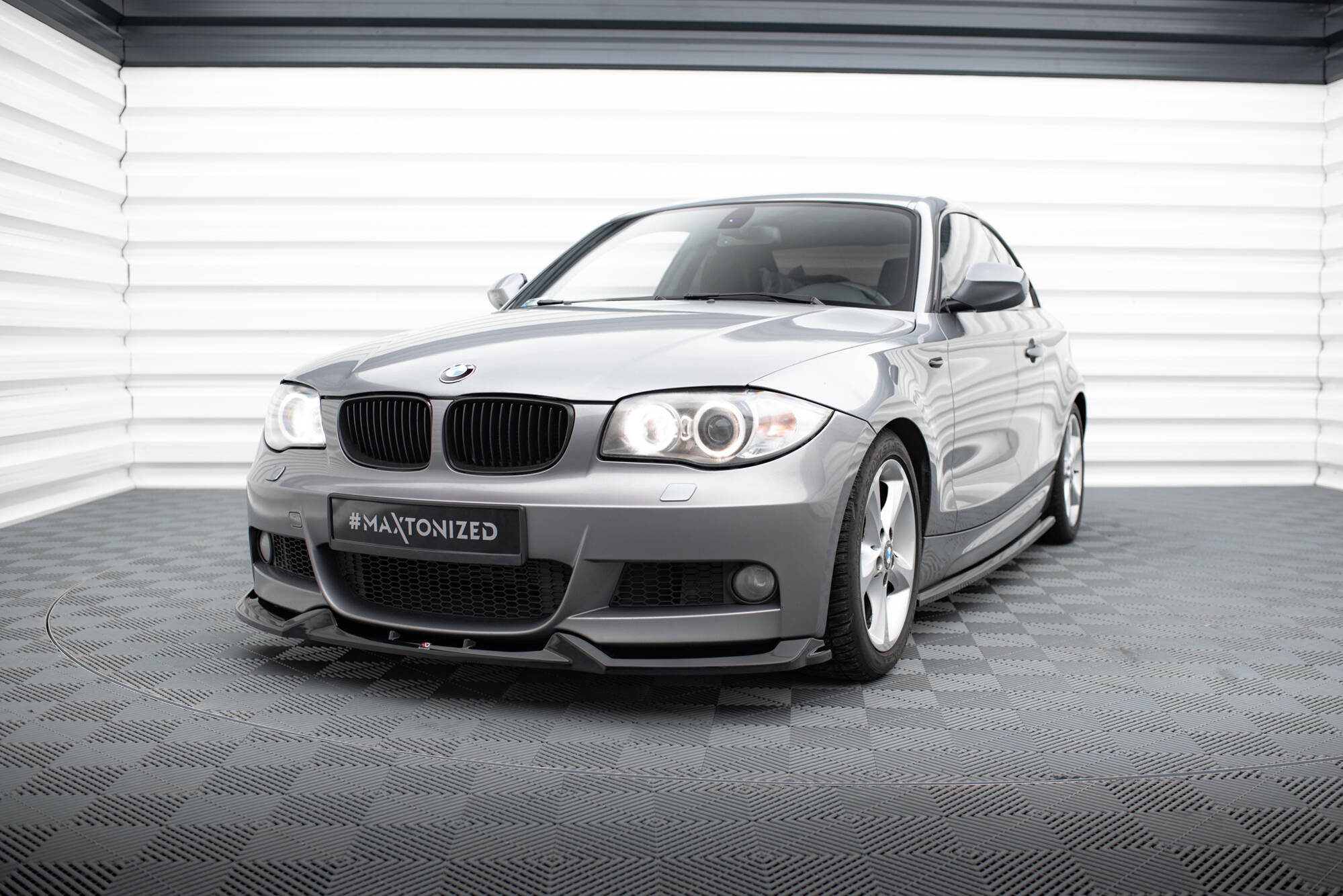 Etusplitteri (V1) BMW 1 M-Pack E82, Maxton
