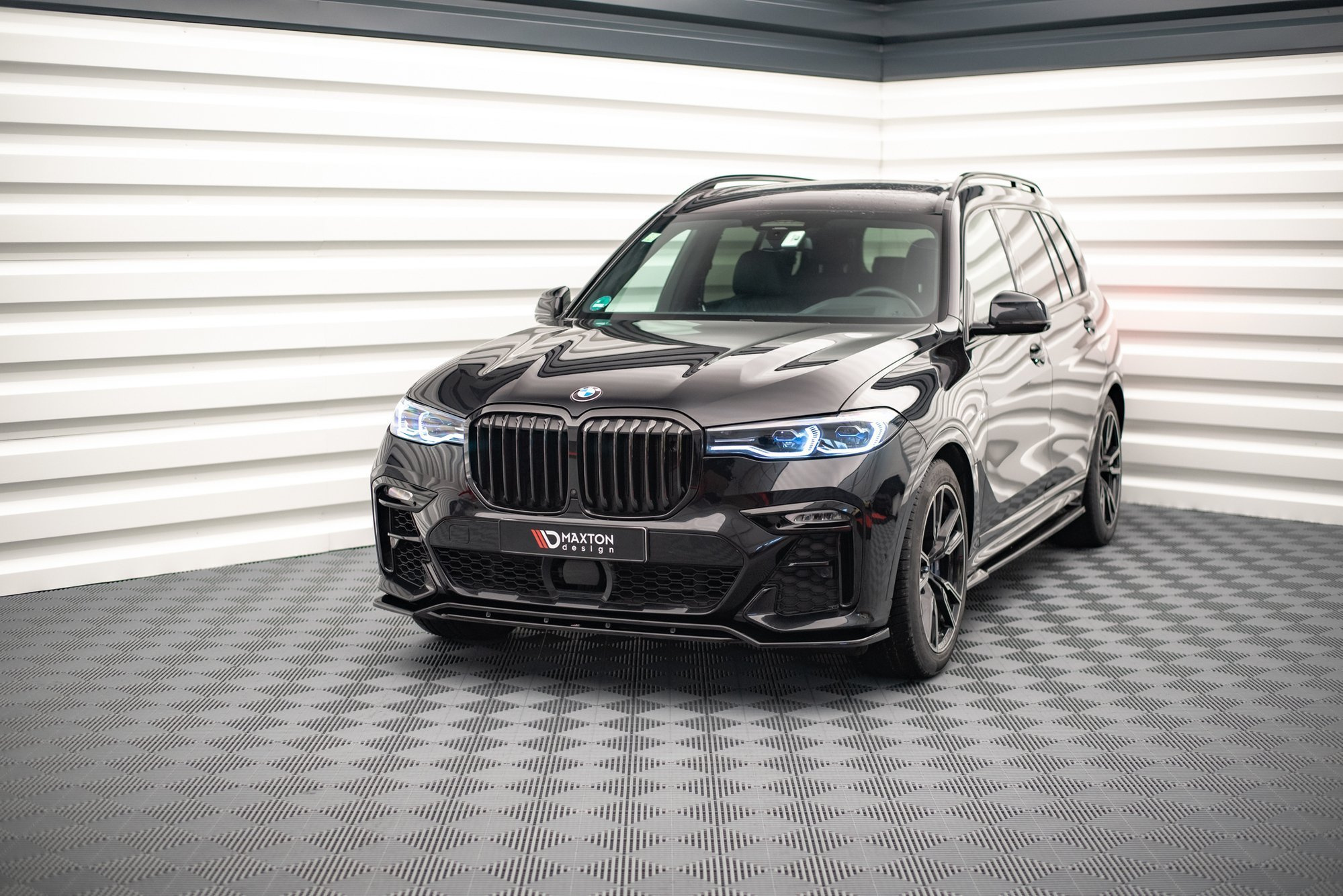 Etusplitteri (V1) BMW X7 M-Pack G07, Maxton