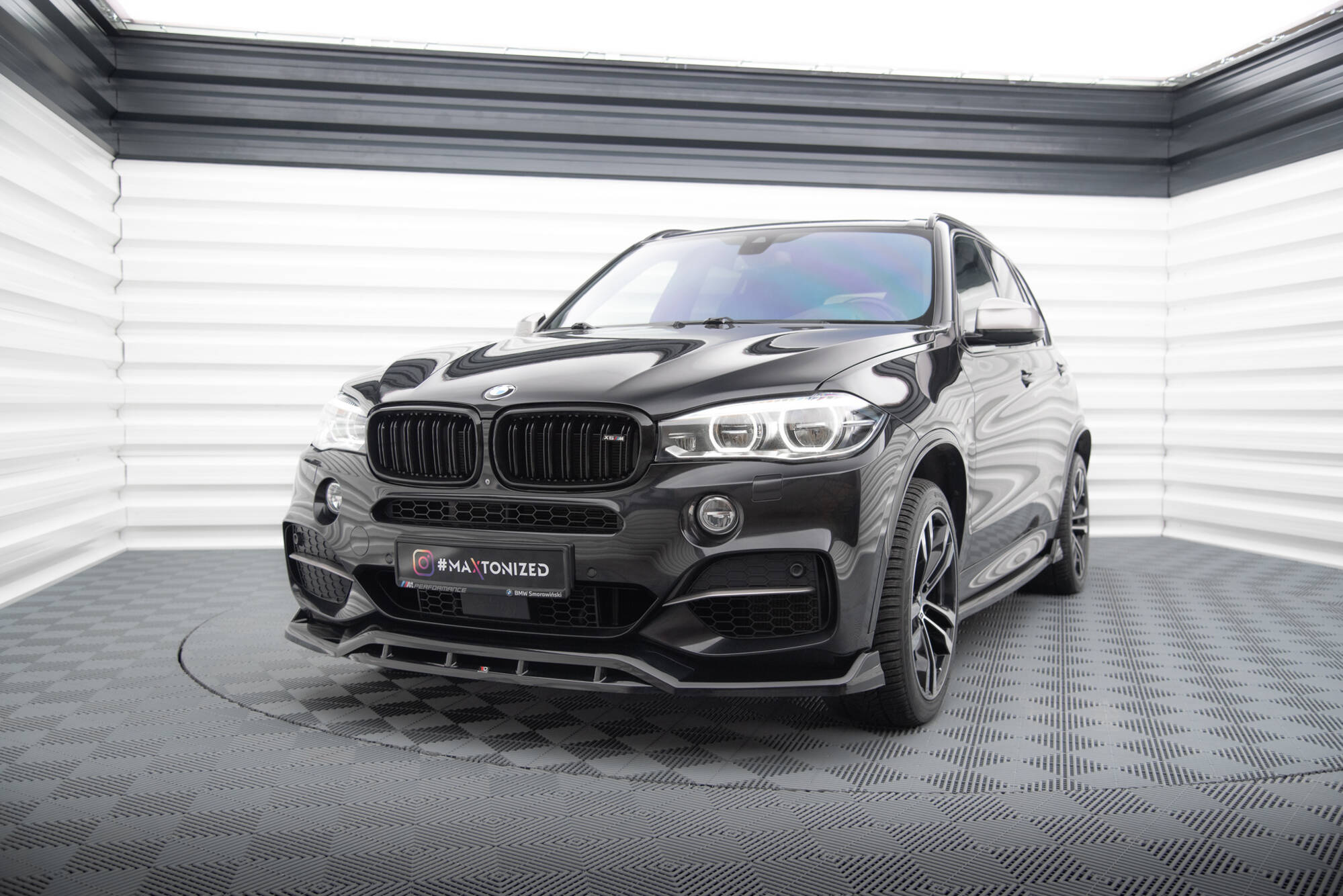 Etusplitteri (V3) BMW X5 M-Pack F15, Maxton