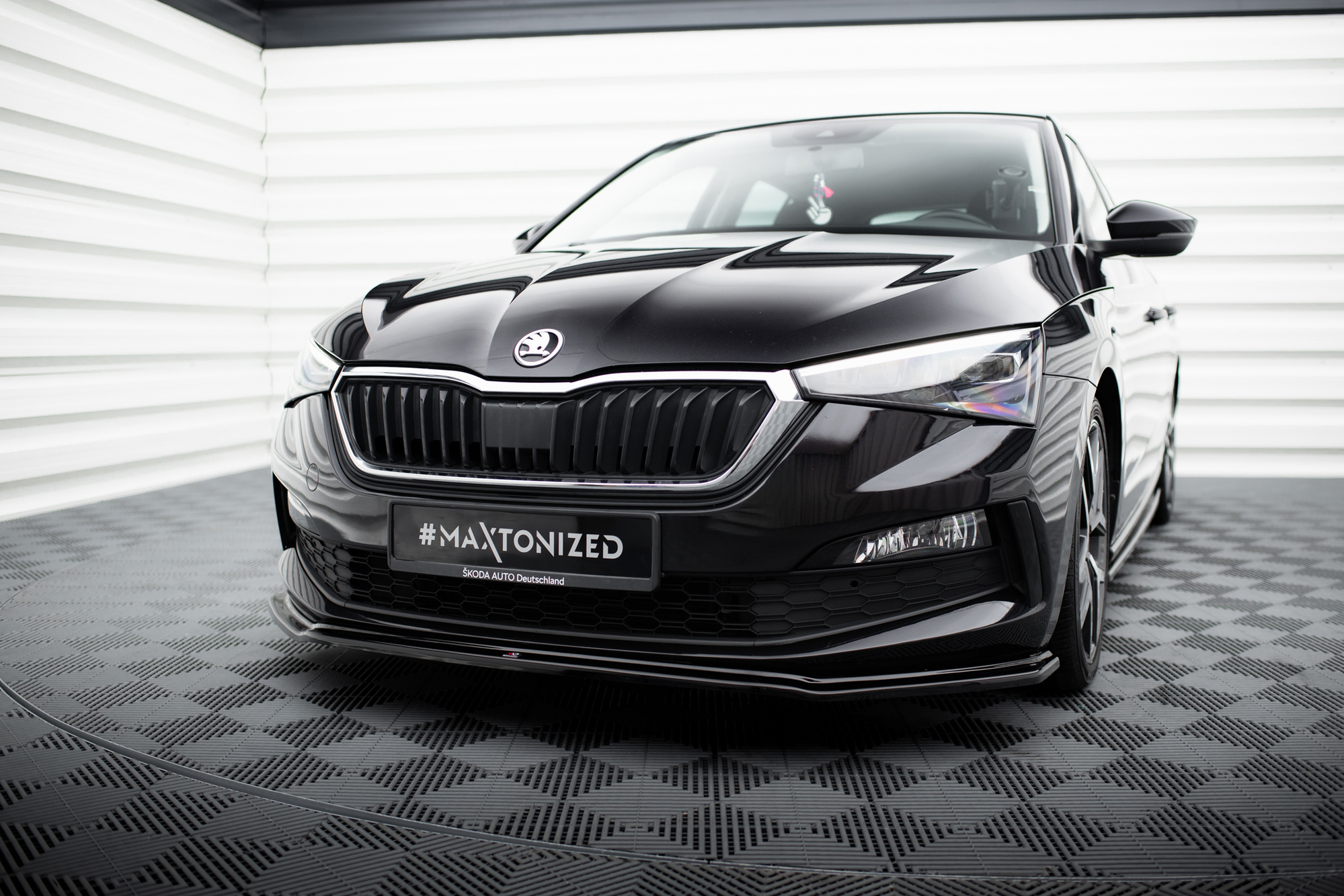 Etusplitteri (V3) Skoda Scala, Maxton