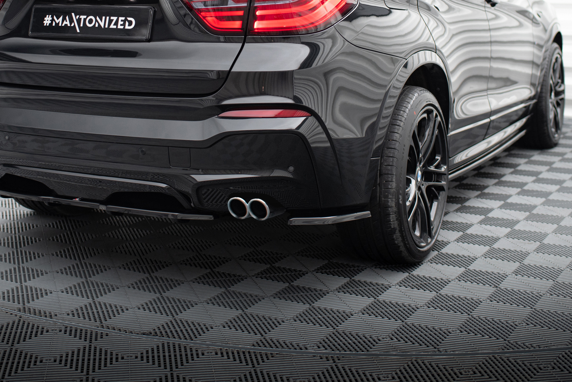 Takasplitterit BMW X4 M-PACK, Maxton