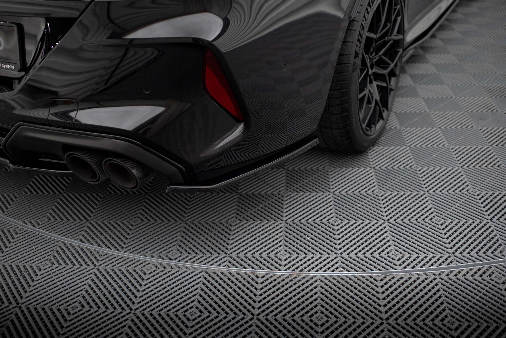 Takasplitterit (V2) BMW M8 Gran Coupe F93, Maxton