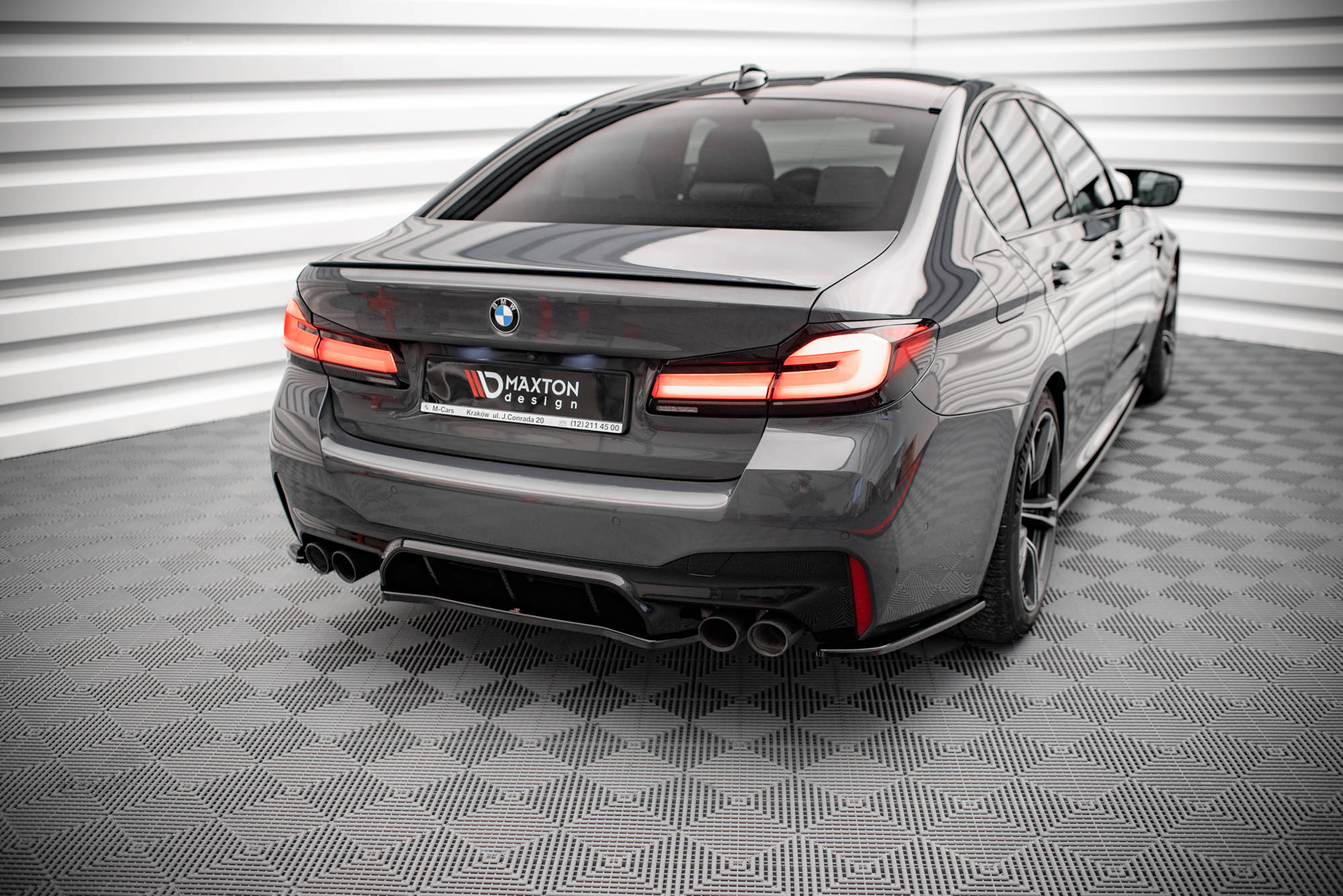 Takasplitteri BMW M5 F90, Maxton