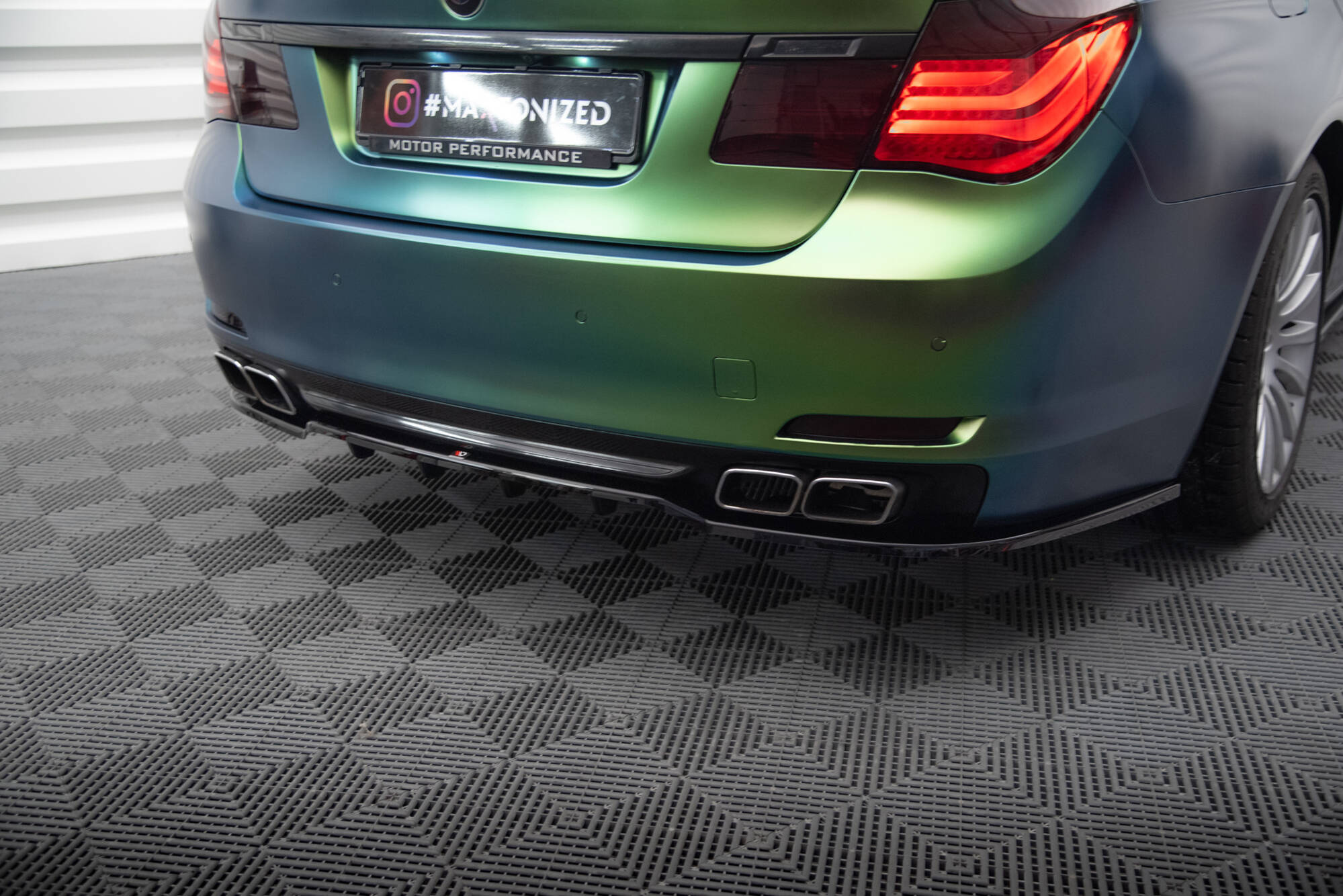 Takasplitteri BMW 7 F01, Maxton