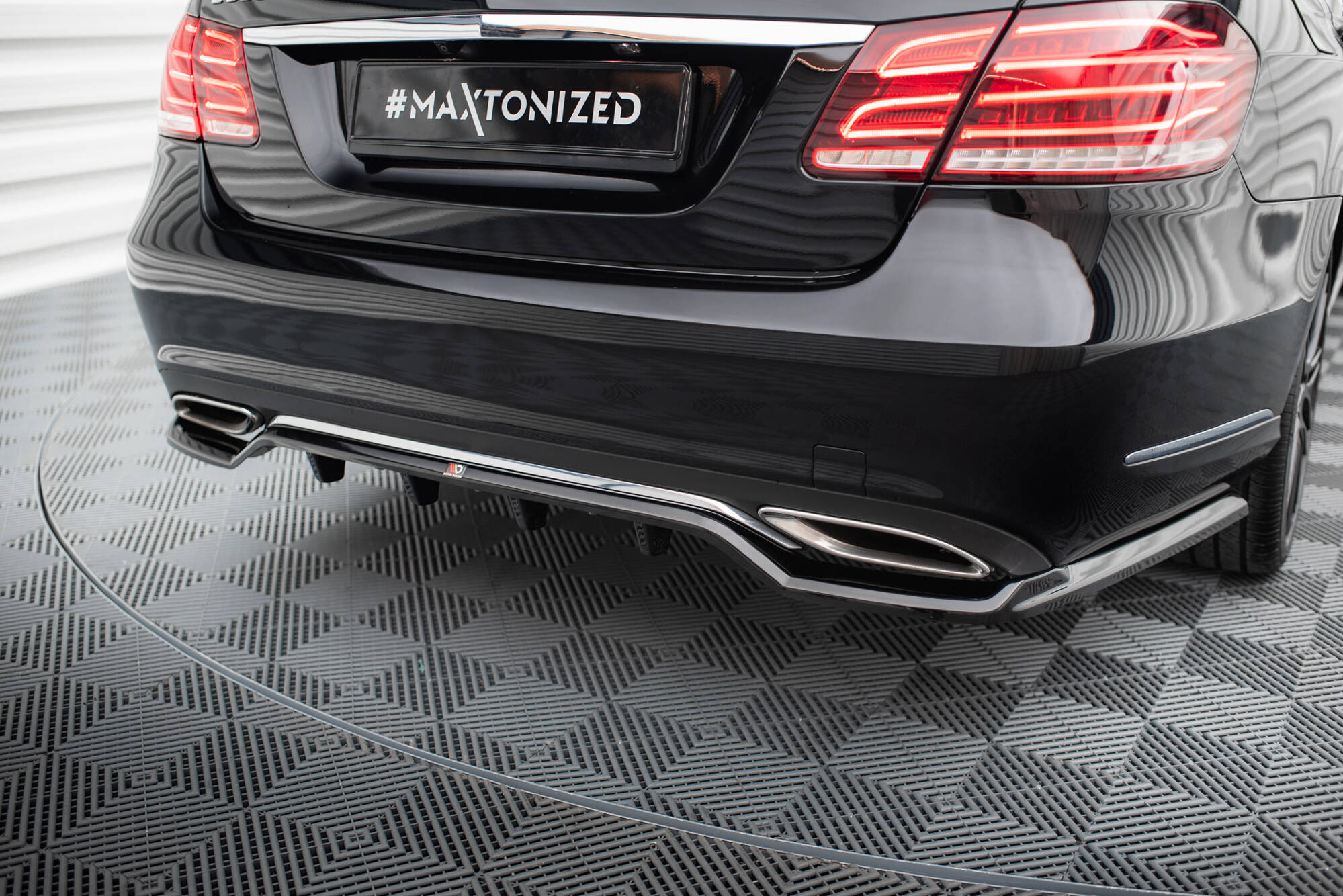 Takasplitteri (w/ v. bars) Mercedes-Benz E W212 Facelift, Maxton