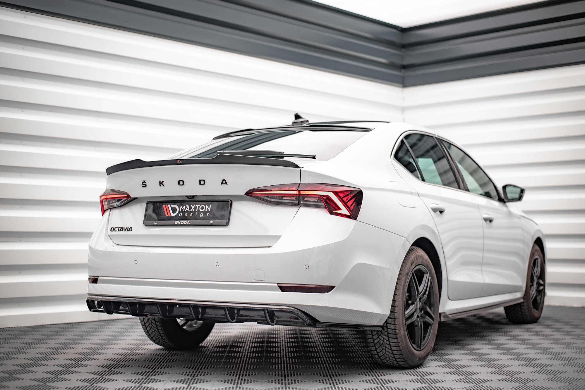 Takasplitteri (w/ v. bars) Skoda Octavia Mk4, Maxton-2