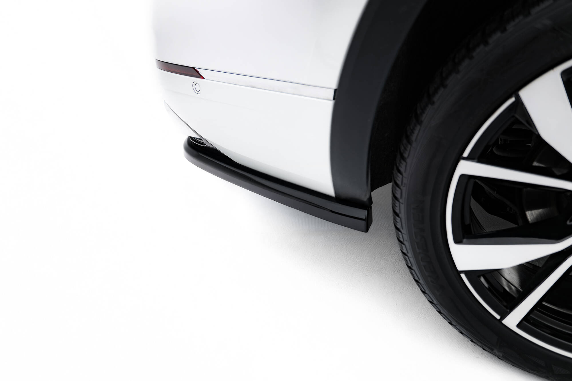 Takasplitteri (w/ v. bars) Volkswagen Atlas R-Line Mk1 Facelift 2, Maxton-4