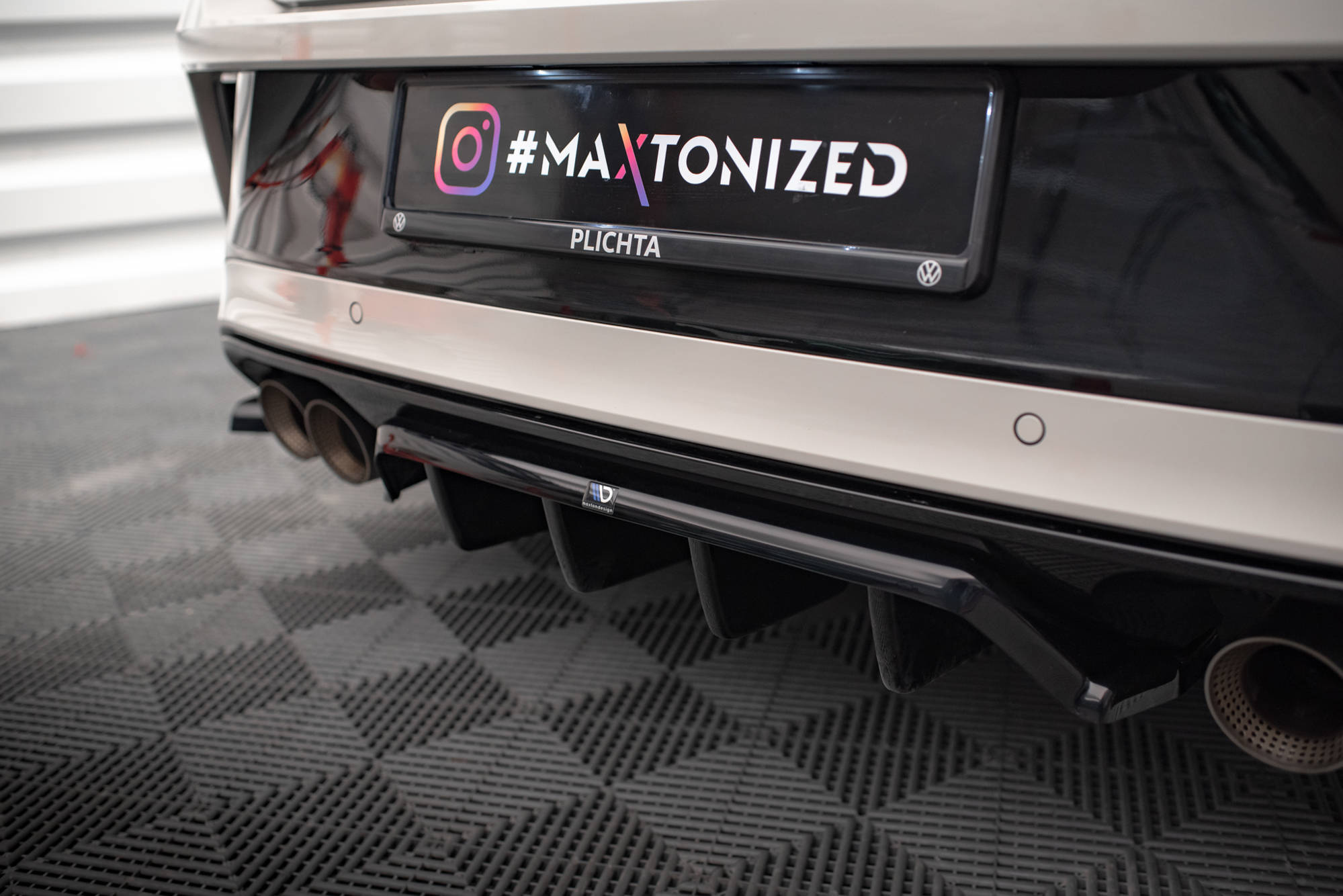 Takasplitteri (w/ v. bars) Volkswagen T-Roc R / R-Line Mk1 Facelift, Maxton-3