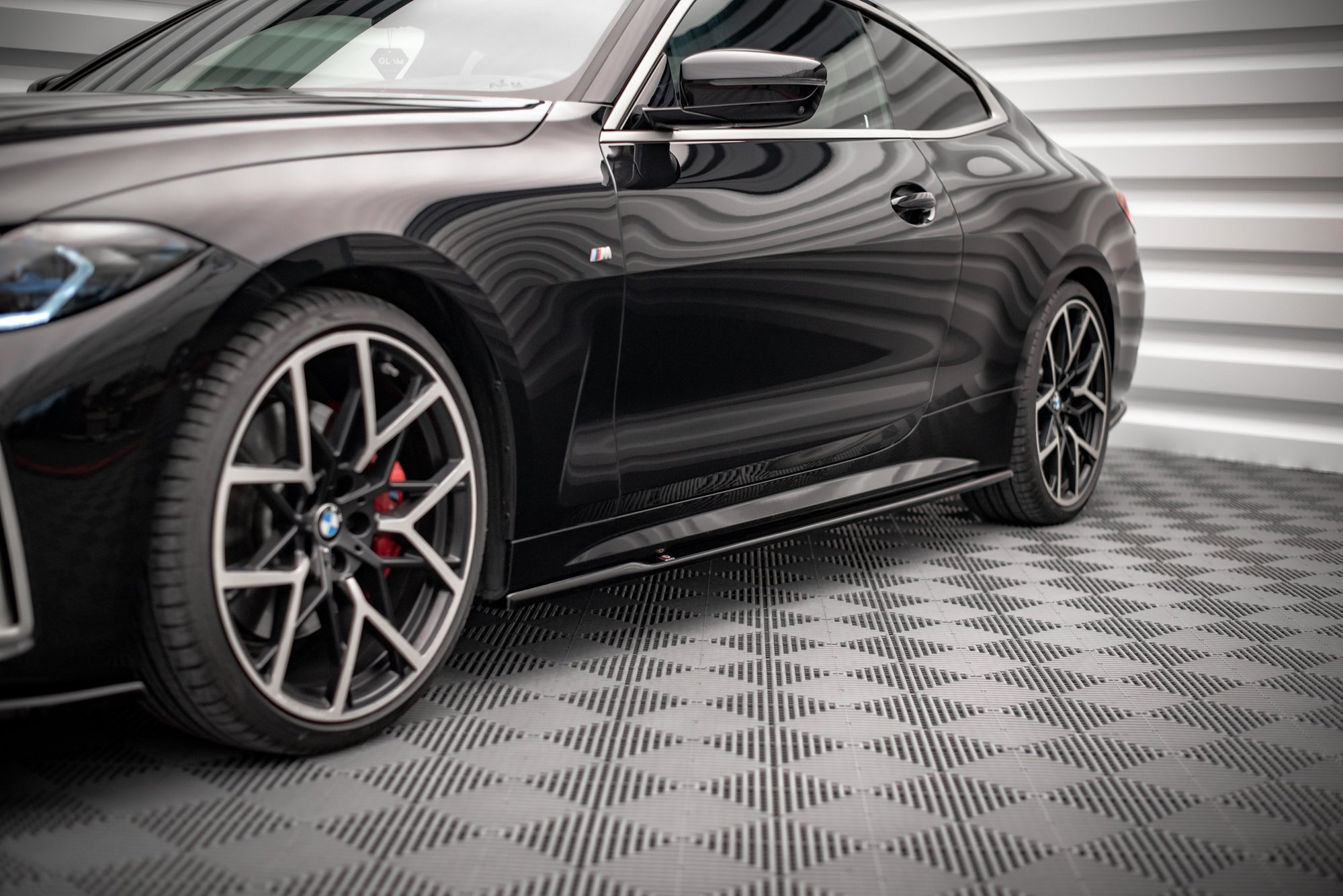 Sivuhelmat (V1) BMW 4 M-Pack / M440i G22 / G23, Maxton