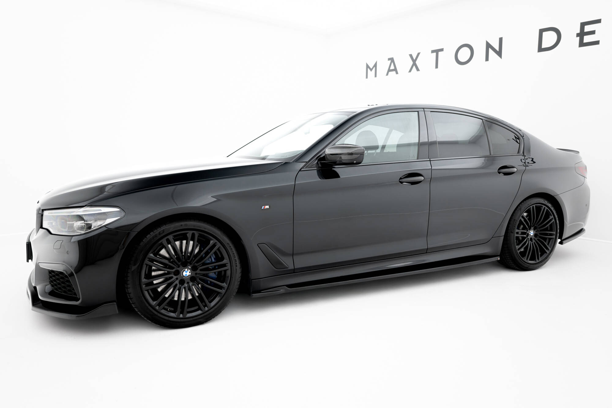 Sivuhelmat (V2) BMW M550i / M550d Sedan G30, Maxton-2