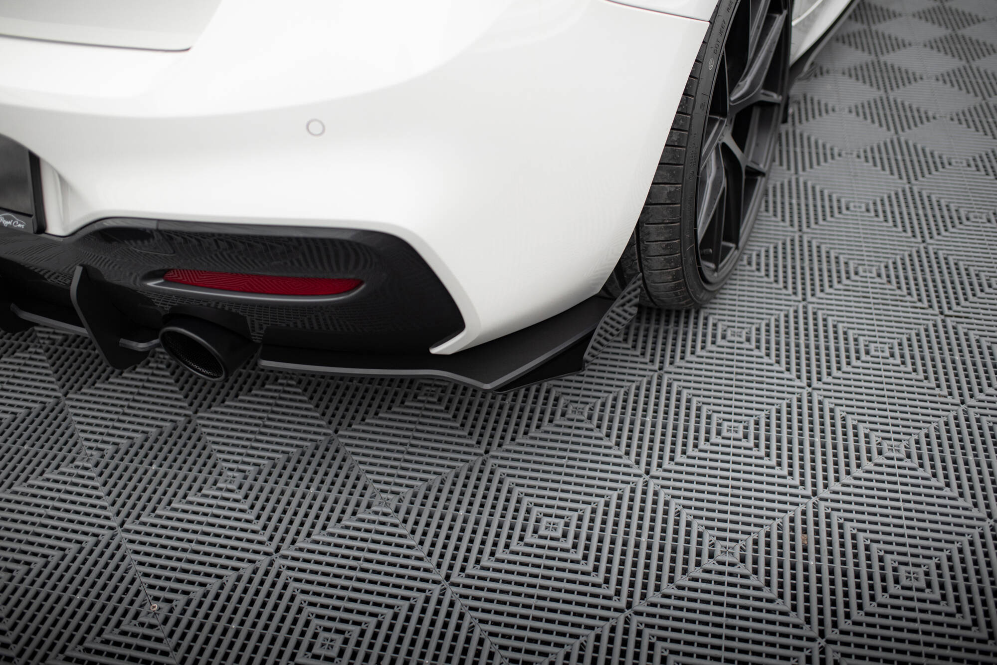 Street Pro Takasplitterit (V2) + Flaps BMW 1 F20 M140i, Maxton