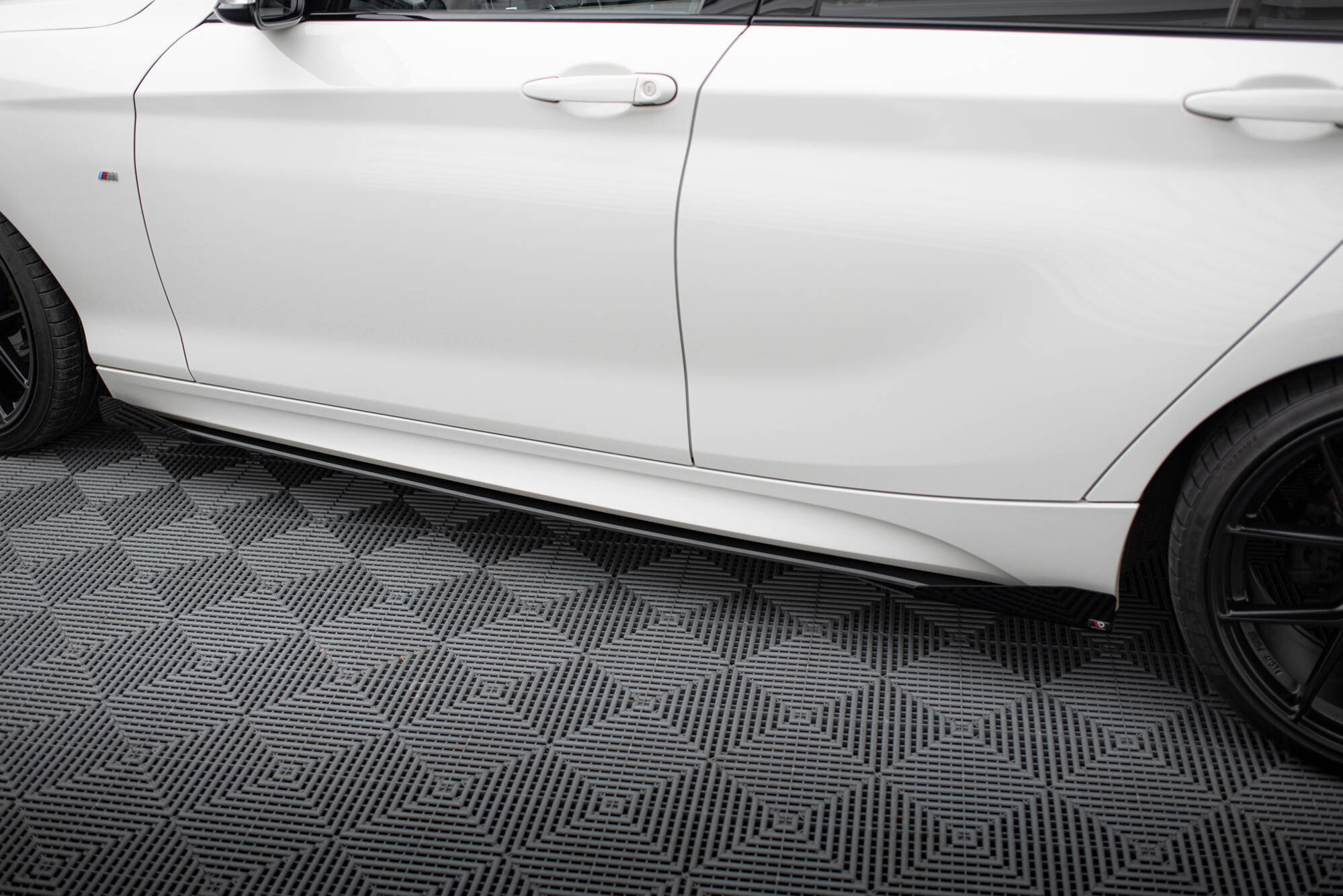 Street Pro Sivuhelmat (V2) + Flaps BMW 1 F20 M135i / M140i / M-Pack, Maxton-3