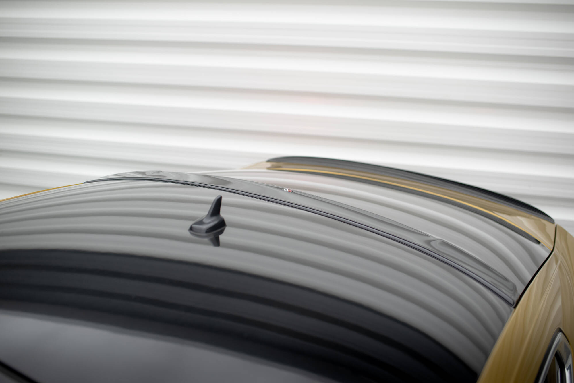 Takaikkunan lippa Volkswagen Arteon R-Line, Maxton-2