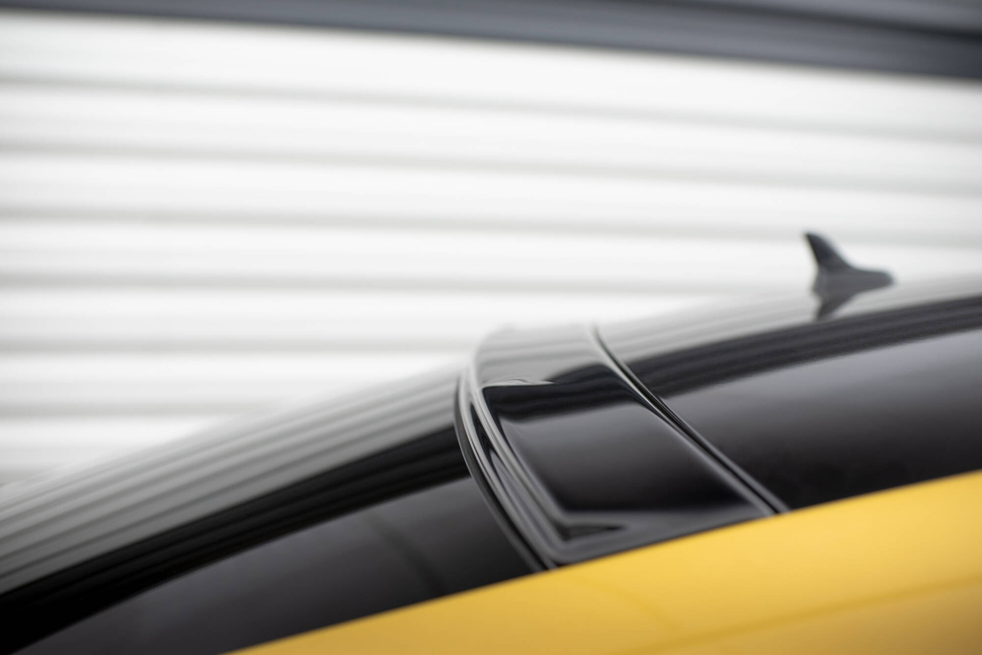 Takaikkunan lippa Volkswagen Arteon R-Line, Maxton-3