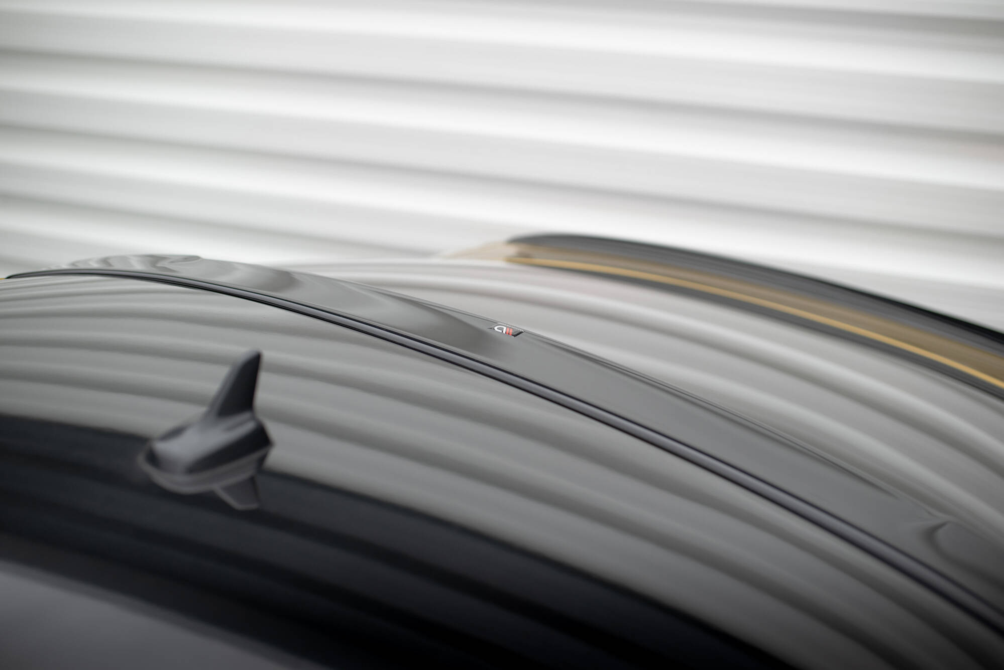 Takaikkunan lippa Volkswagen Arteon R-Line, Maxton-5